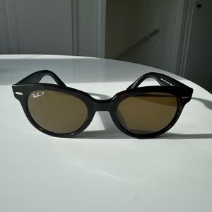 Women’s Ray-Ban Wayfarer polarized glasses in tortoise shell